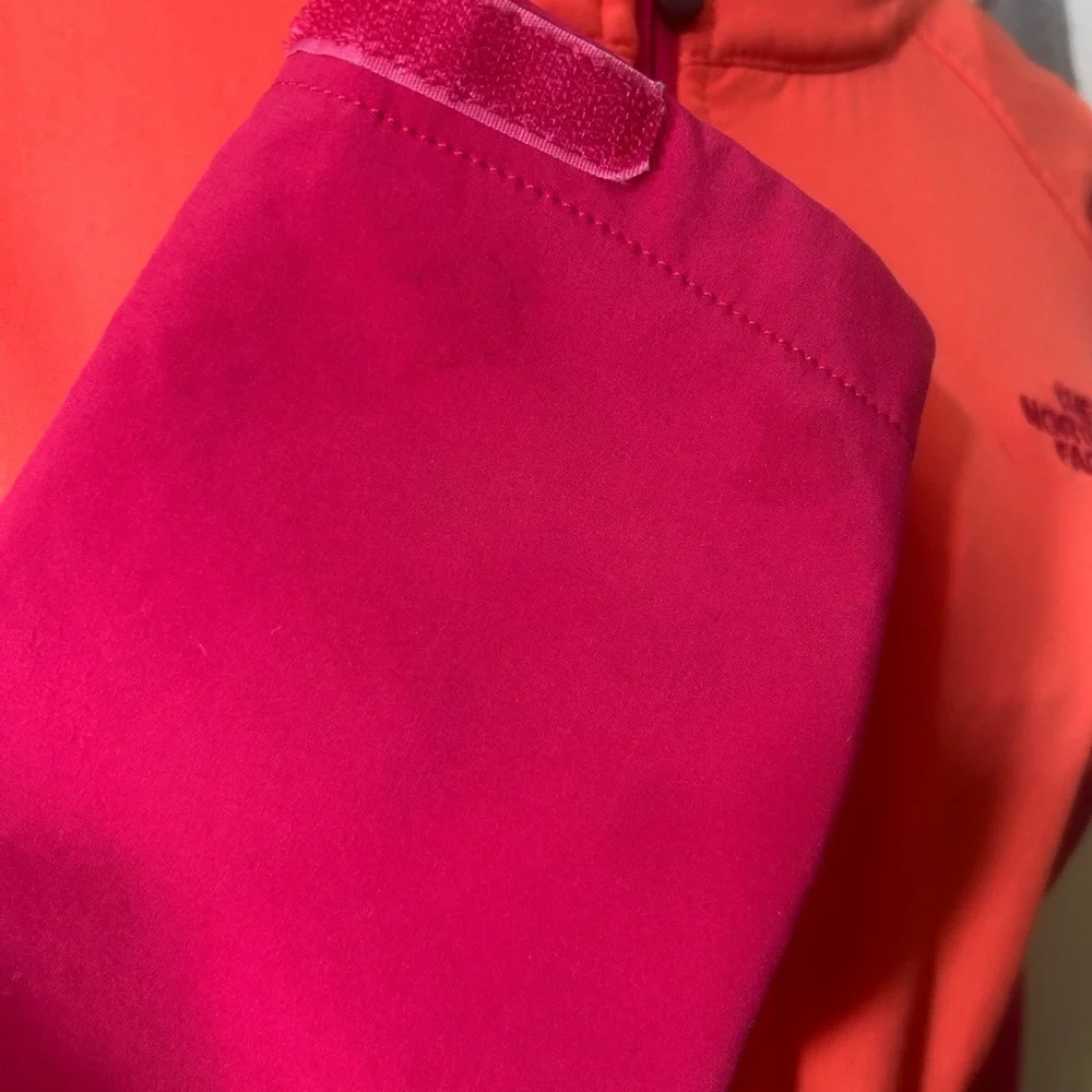 The North Face Women's Vibrant Orange and Pink Spring Jacket - Picture 13 of 16